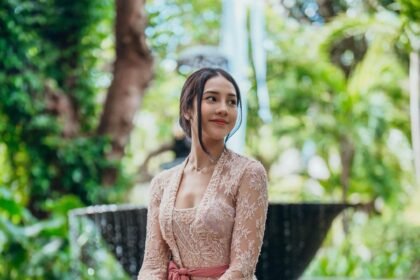 indonesian actress traditional dress 1080p bollywood