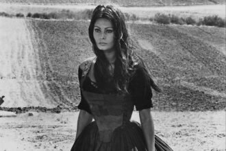 italian actress traditional dress 1080p european cinema