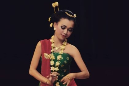 indonesian actress traditional dress 8k tollywood