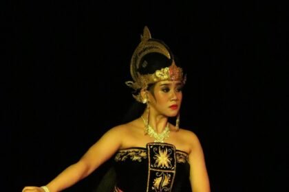 indonesian actress traditional dress 1080p bollywood